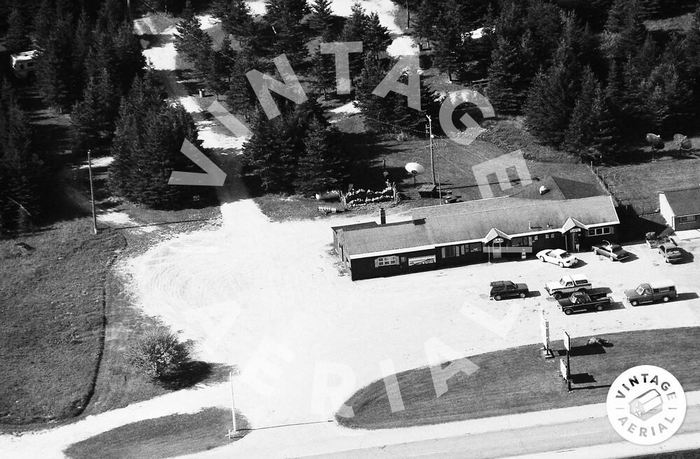 Bates Motel (Phils Bar Motel Cafe - Standard Super Service, Lone Wolf Saloon and Motel) - 1993 Photo Lone Wolf Bar And Motel (newer photo)